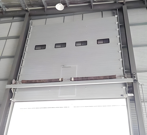 西和工业滑升门