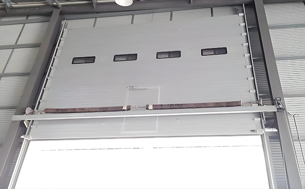 西和工业滑升门