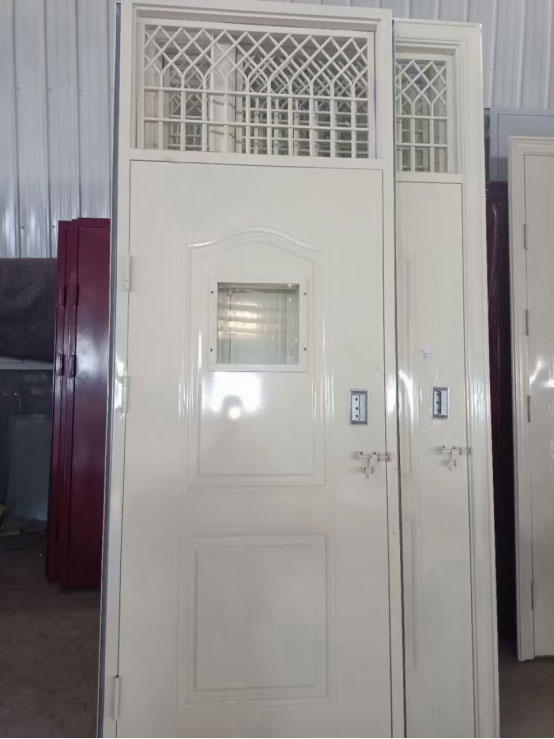 西和学校教室门