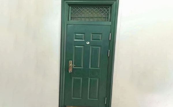 西和学校教室门