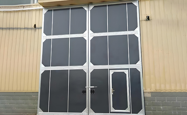 厂房西和工业门选择与维护全解析：提升效率与安全的关键要素