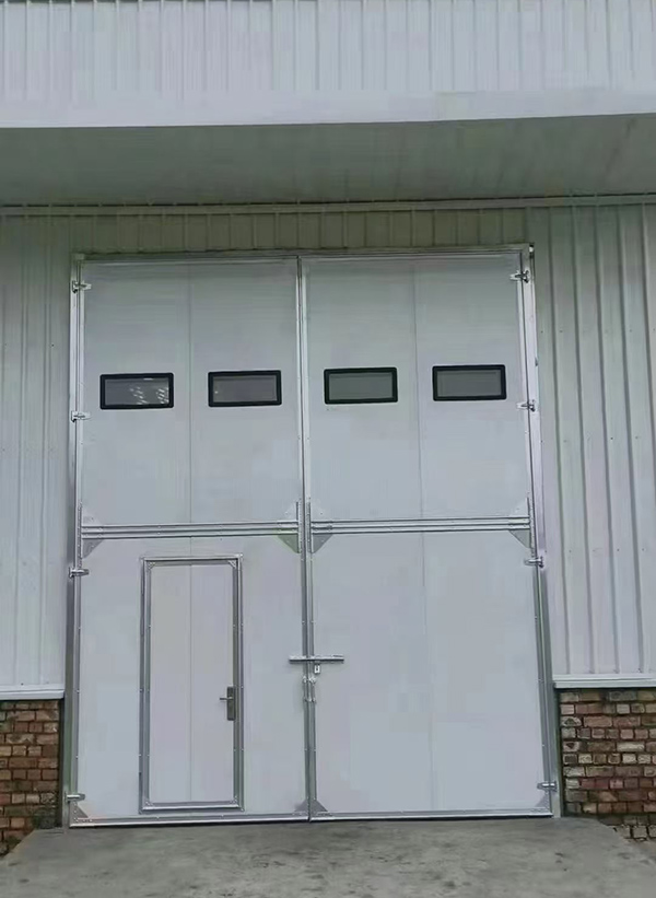 西和工业门在设备装配车间出入口的实施记录