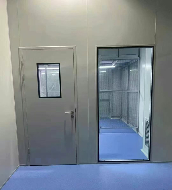 学校教学楼完成西和防火门标准化安装